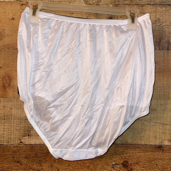 X3 Vanity Fair Nylon Panties - Picture 4 of 5